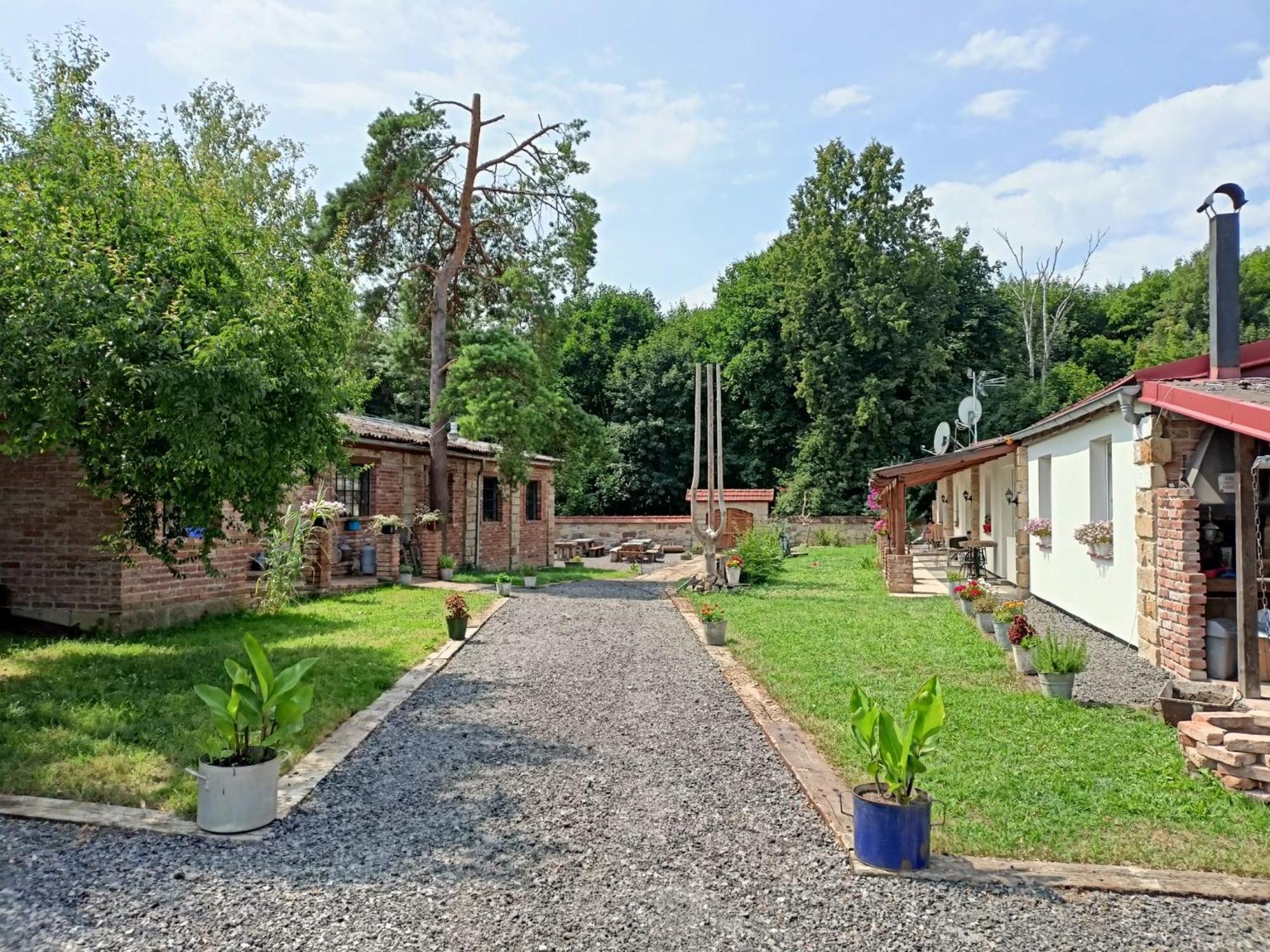 Green Apartments Lustenice Екстер'єр фото
